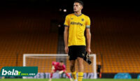 Justin Hubner tinggalkan Wolves