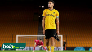 Justin Hubner tinggalkan Wolves